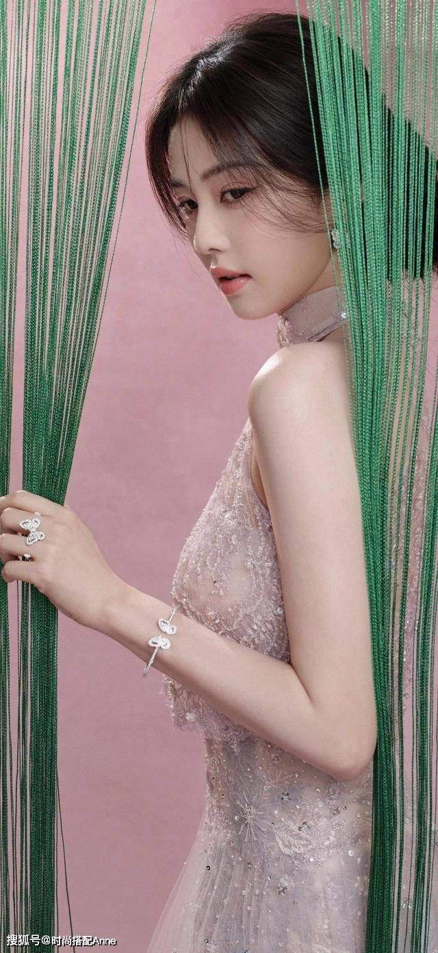 时尚写真粉色蕾丝旗袍优雅迷人AG真人娱乐网址白鹿端午节