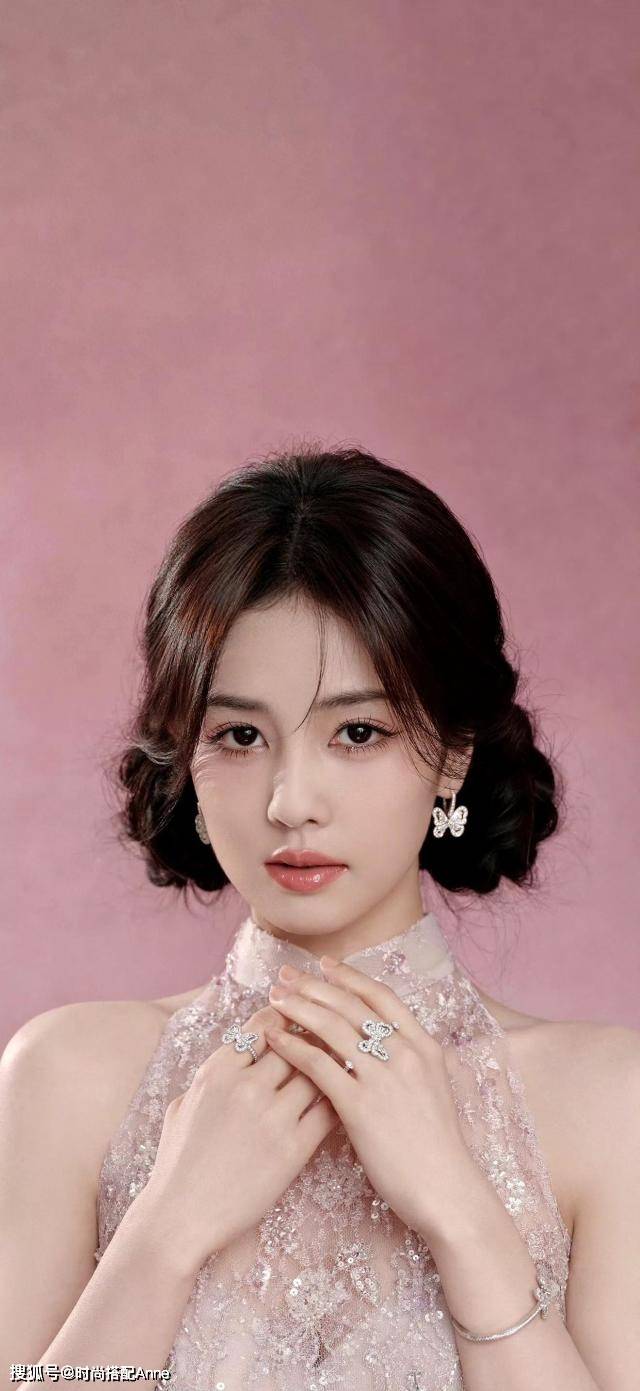 时尚写真粉色蕾丝旗袍优雅迷人AG真人娱乐网址白鹿端午节(图11)