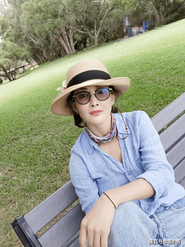 出众穿西装喇叭裤好惊艳气质不输超模AG真人168高的牛莉身材比例太(图2)