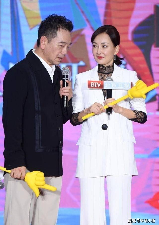 出众穿西装喇叭裤好惊艳气质不输超模AG真人168高的牛莉身材比例太(图4)