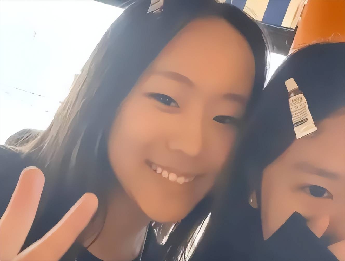 衫还反穿玩个性老公是富二代身价15亿AG真人直营48岁金喜善素颜太赞牛仔(图4)