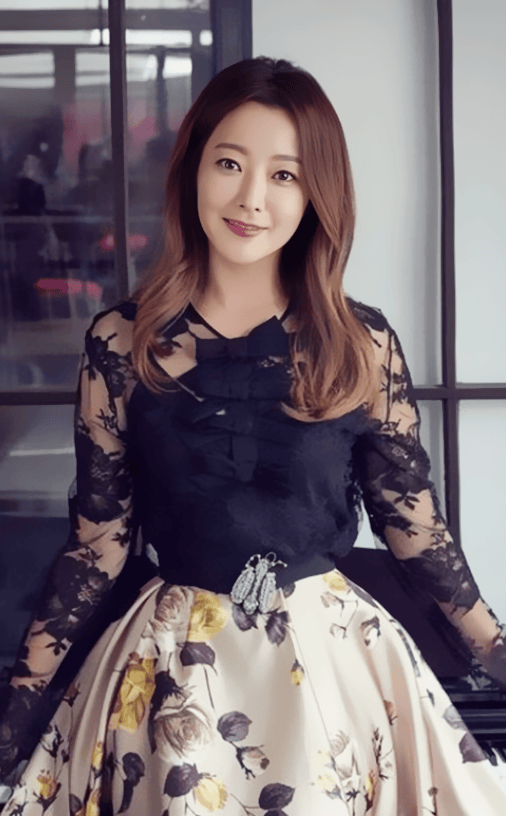 衫还反穿玩个性老公是富二代身价15亿AG真人直营48岁金喜善素颜太赞牛仔(图6)