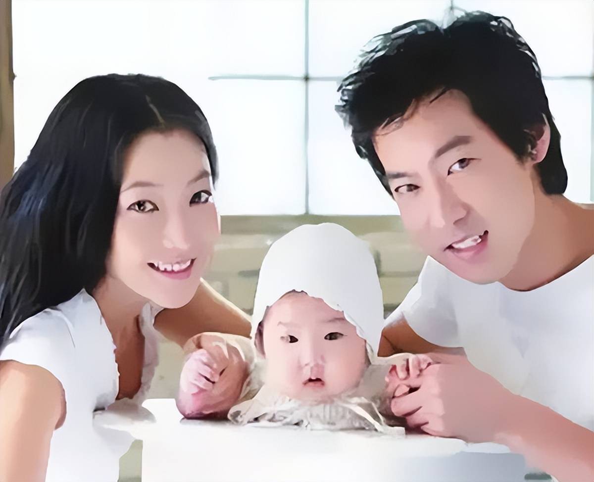 衫还反穿玩个性老公是富二代身价15亿AG真人直营48岁金喜善素颜太赞牛仔(图8)