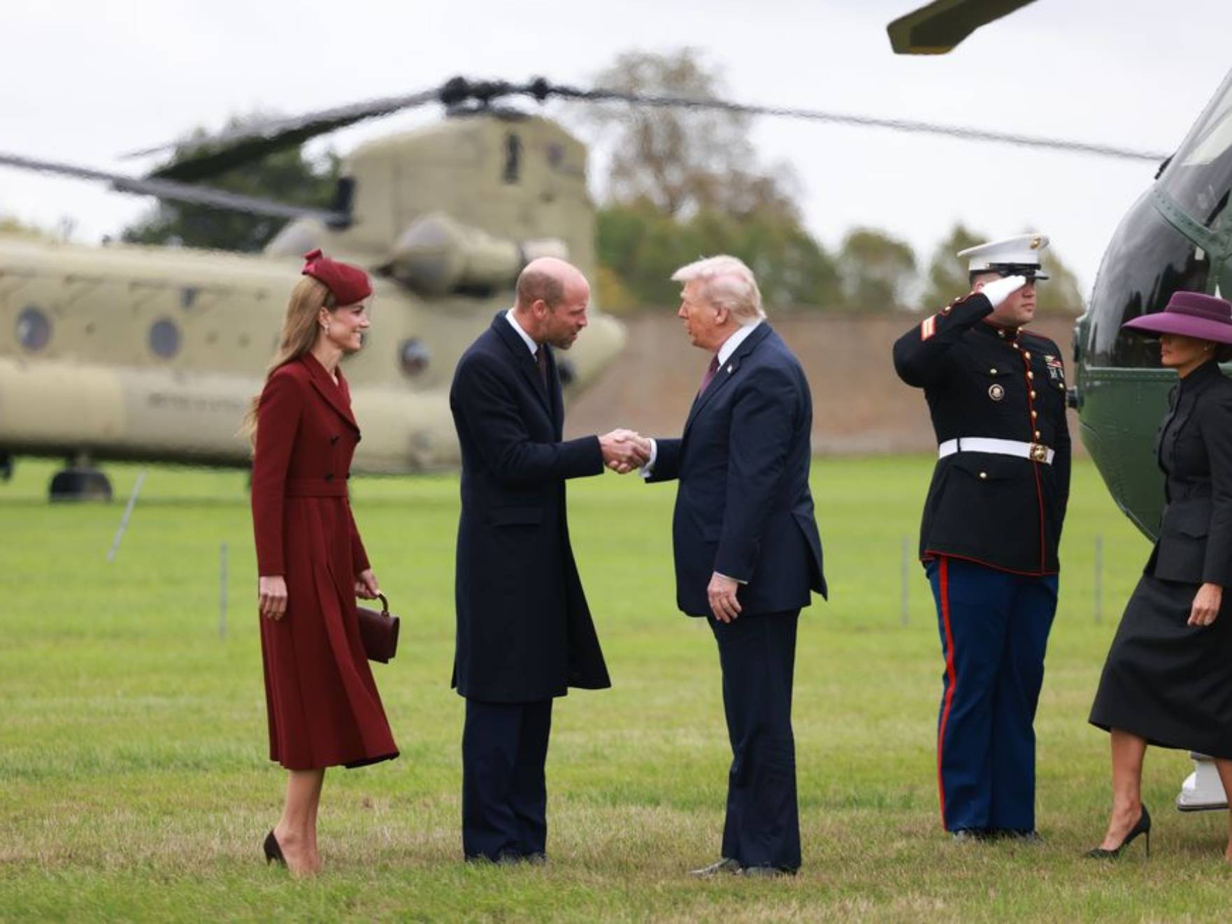 跟梅姐同框黯然失色超模碾压英国王妃AG真人app凯特化疗后瘦成纸片人(图3)