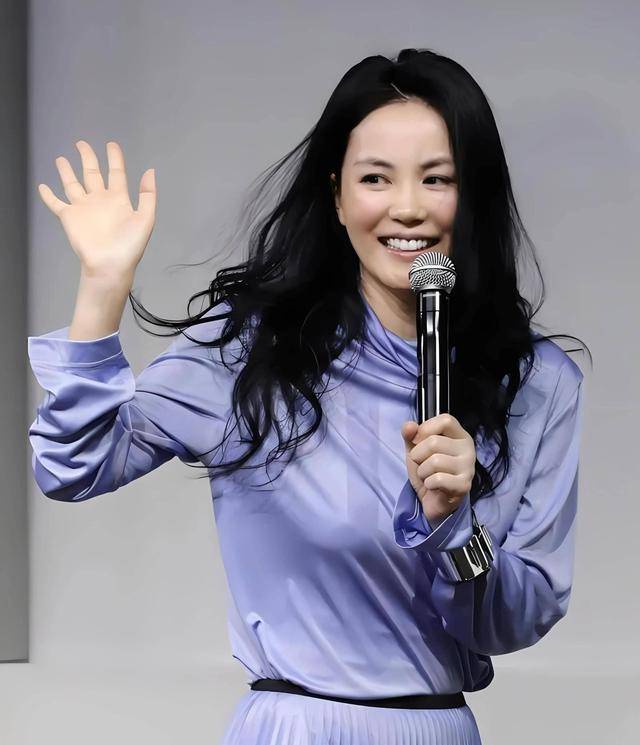 的王菲让所有人见识到她的“江湖地位”AG真人国际游戏一台春晚“跌落神坛”(图3)