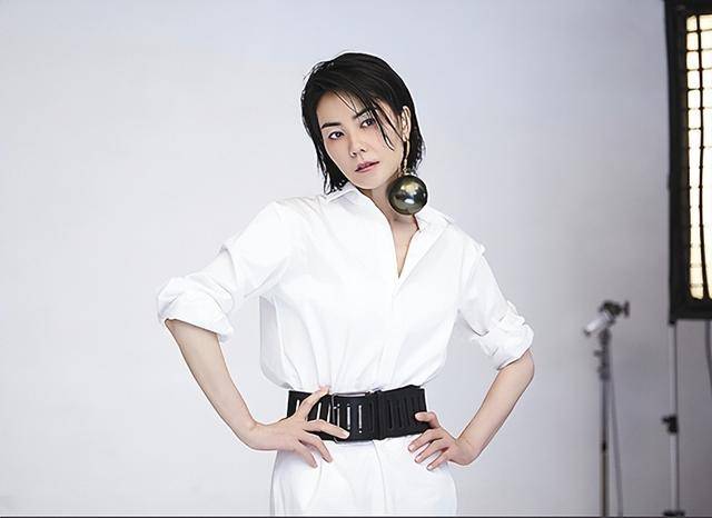 的王菲让所有人见识到她的“江湖地位”AG真人国际游戏一台春晚“跌落神坛”(图11)