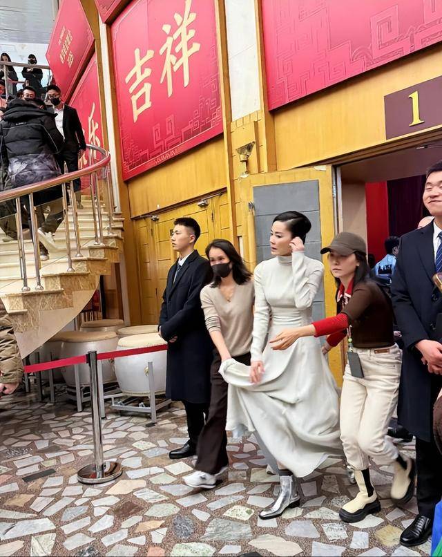 的王菲让所有人见识到她的“江湖地位”AG真人国际游戏一台春晚“跌落神坛”(图13)